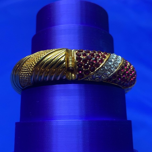 Vintage JBK Camrose & Kross Red & Clear Crystal Hinged Bracelet - Picture 14 of 14